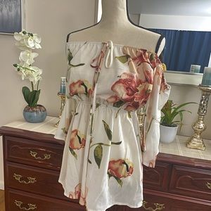 💕☀️NWOT FLORAL pattern off the shoulder top by shein☀️💕